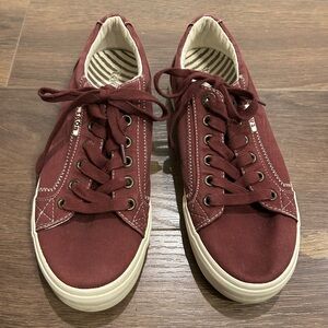 Taos Plim Soul Sneakers Maroon women’s size 8 -excellent condition!